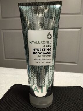 NEW RARE Bath & Body Works Hyaluronic Acid Hydrating Body Wash